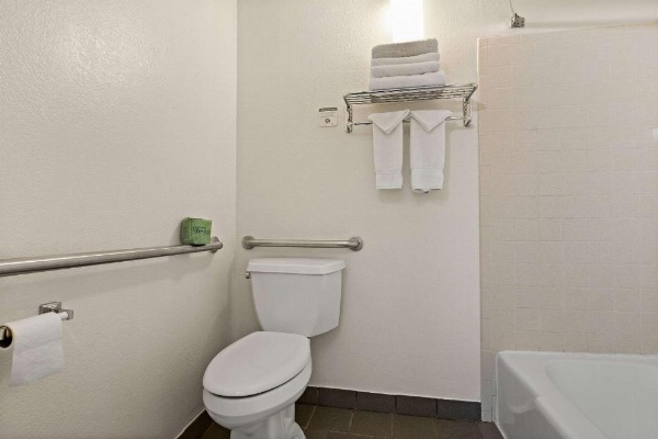 Rodeway Inn image 15